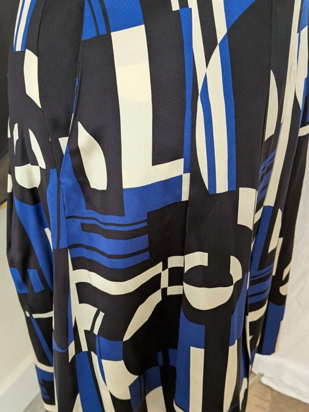 Size 10 Lauren Ralph Lauren Women’s Silk Box Pleats Skirt Blue Black & Geometric